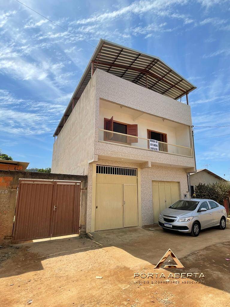 Casa à venda com 2 quartos, 100m² - Foto 1