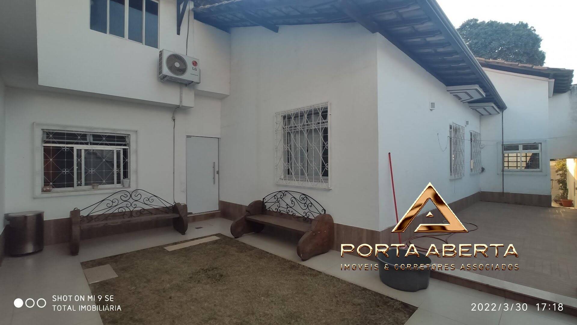 Casa à venda com 4 quartos, 300m² - Foto 4