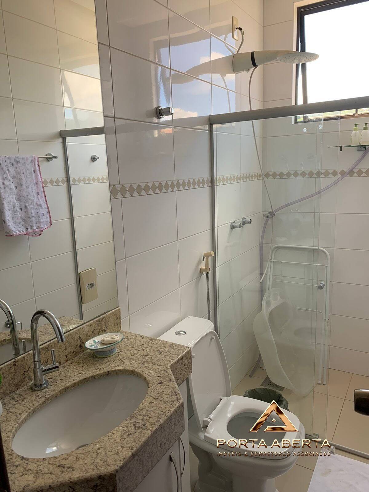 Apartamento à venda com 3 quartos, 217m² - Foto 4