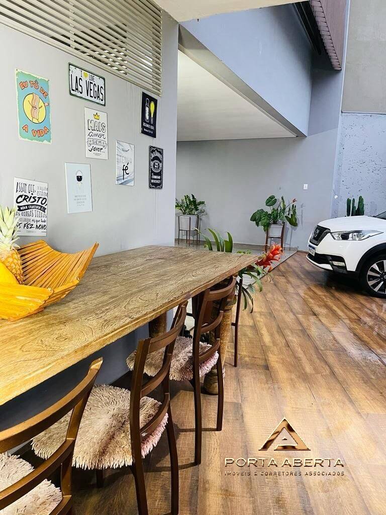 Casa à venda com 2 quartos, 450m² - Foto 2