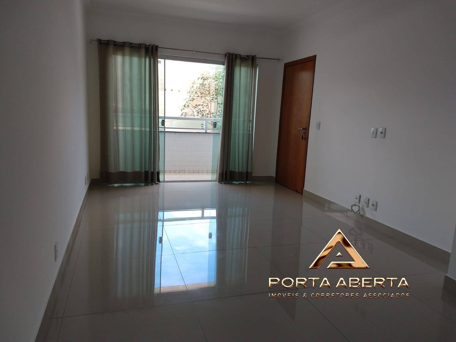 Apartamento à venda com 3 quartos, 94m² - Foto 1