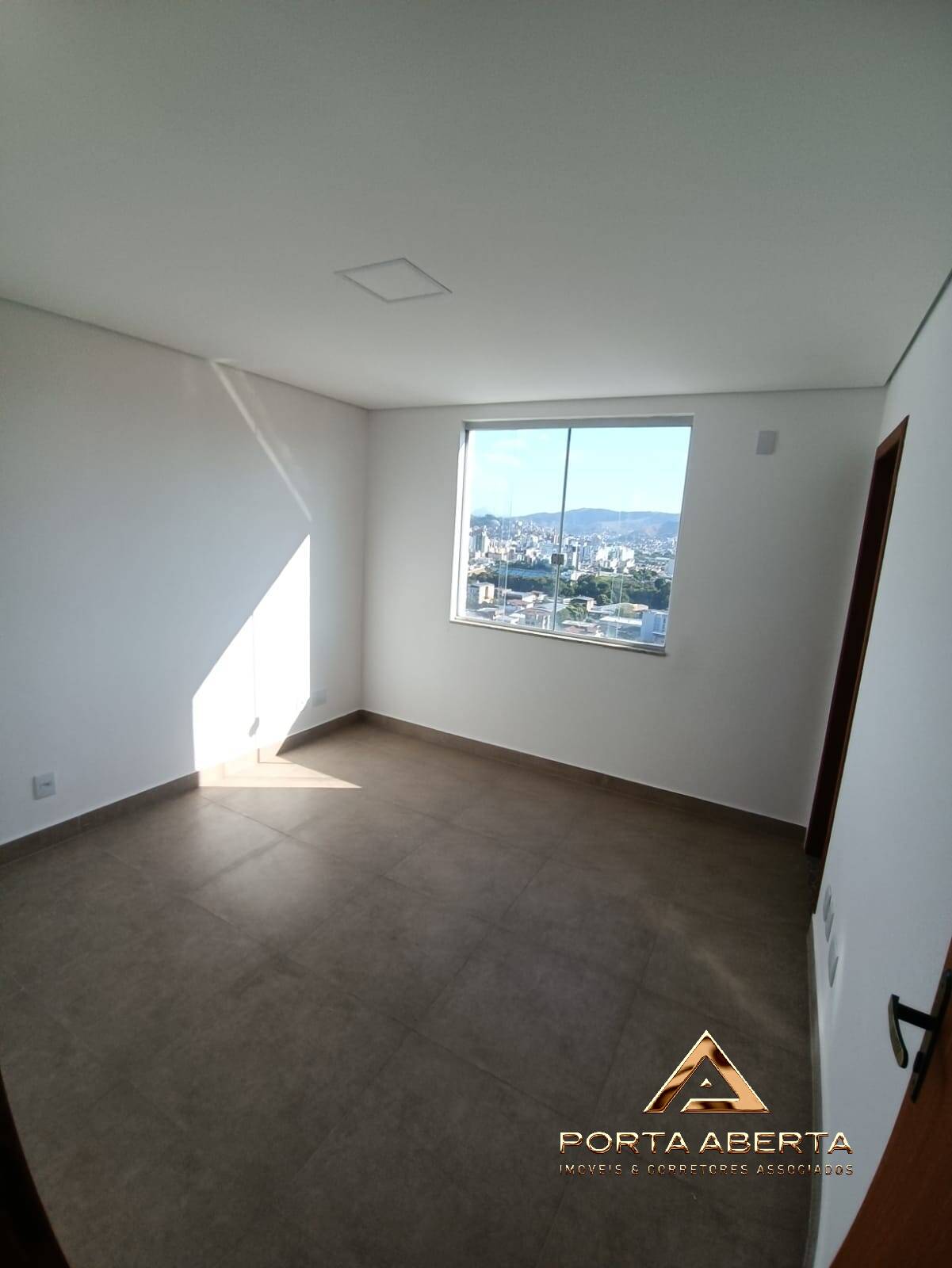 Apartamento à venda com 2 quartos, 80m² - Foto 7