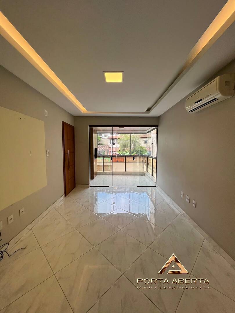 Apartamento à venda com 3 quartos, 97m² - Foto 2