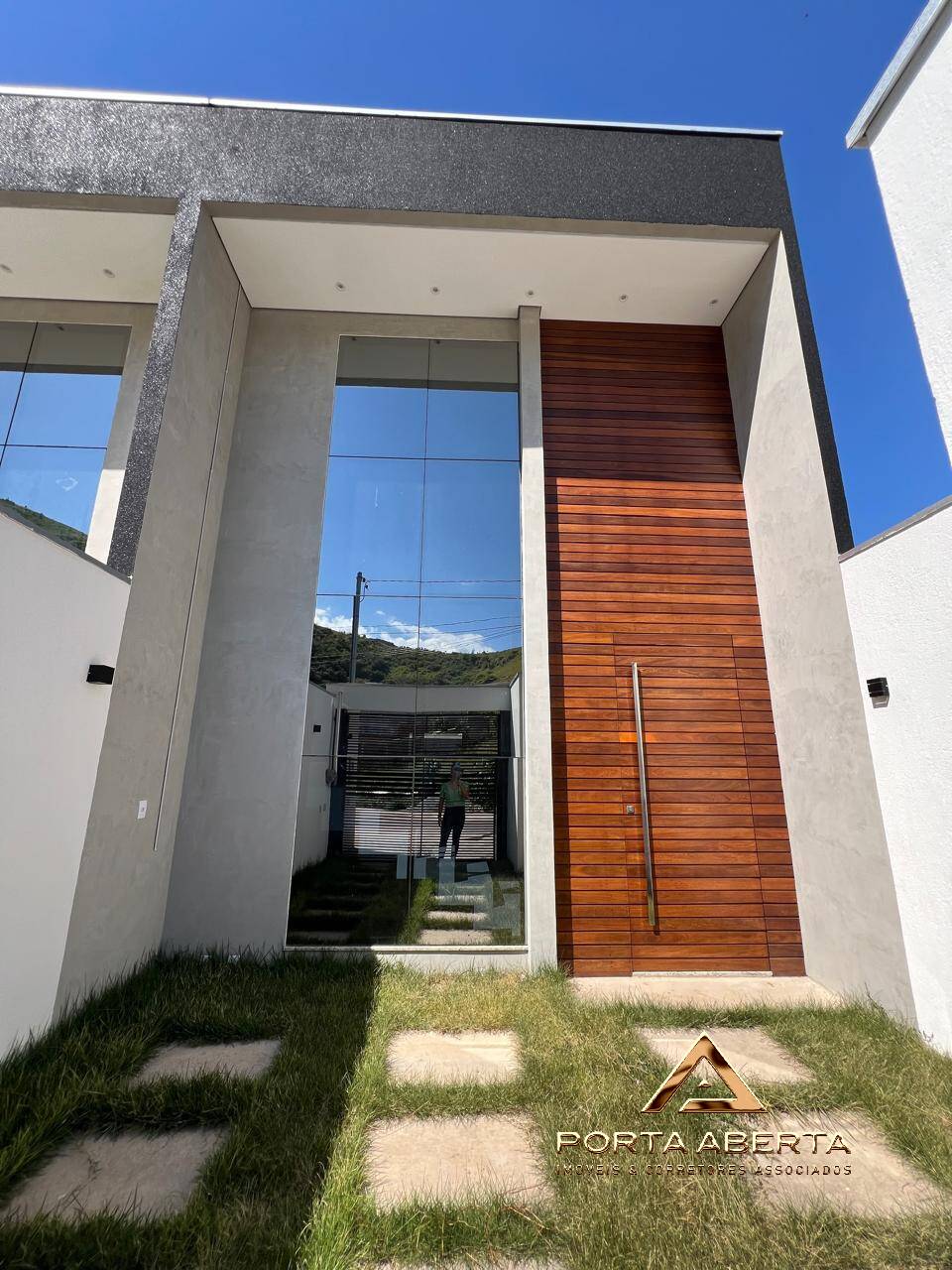 Casa à venda com 3 quartos, 140m² - Foto 1