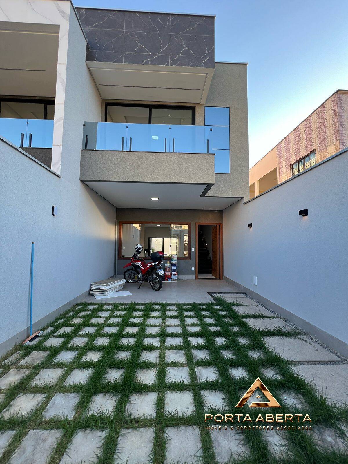 Casa à venda com 3 quartos, 150m² - Foto 2