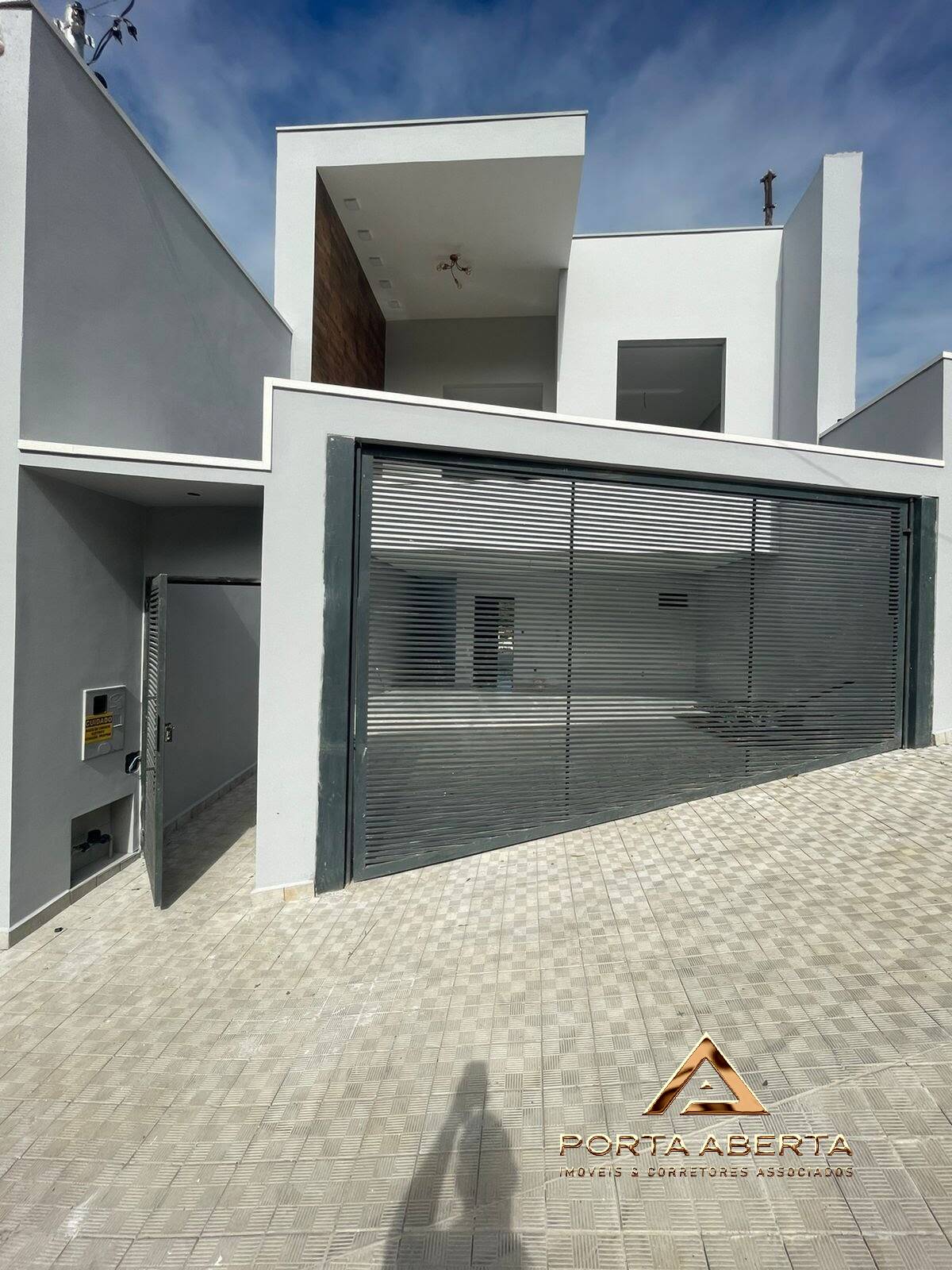 Casa à venda com 3 quartos, 200m² - Foto 1