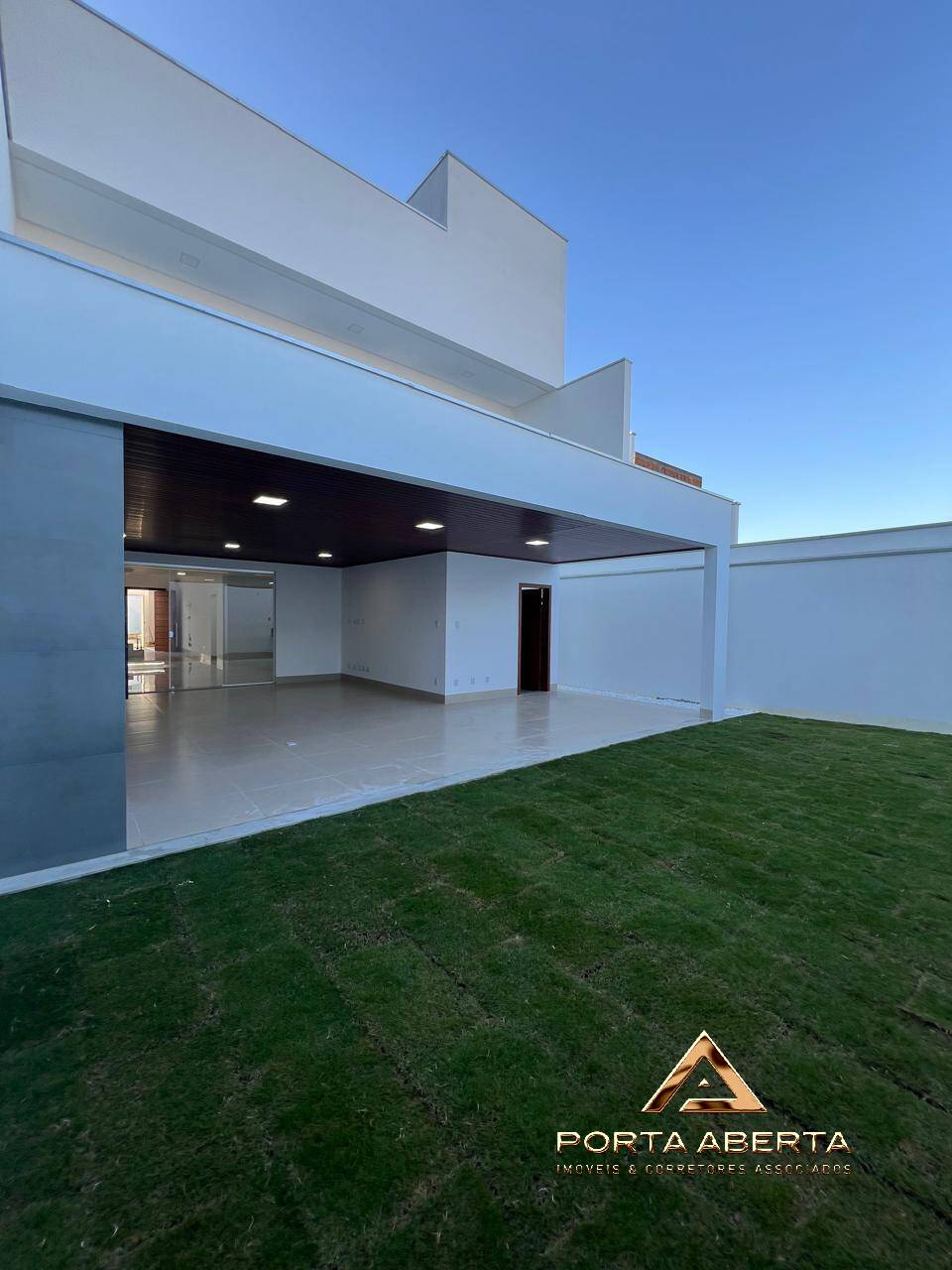 Casa à venda com 4 quartos, 305m² - Foto 17