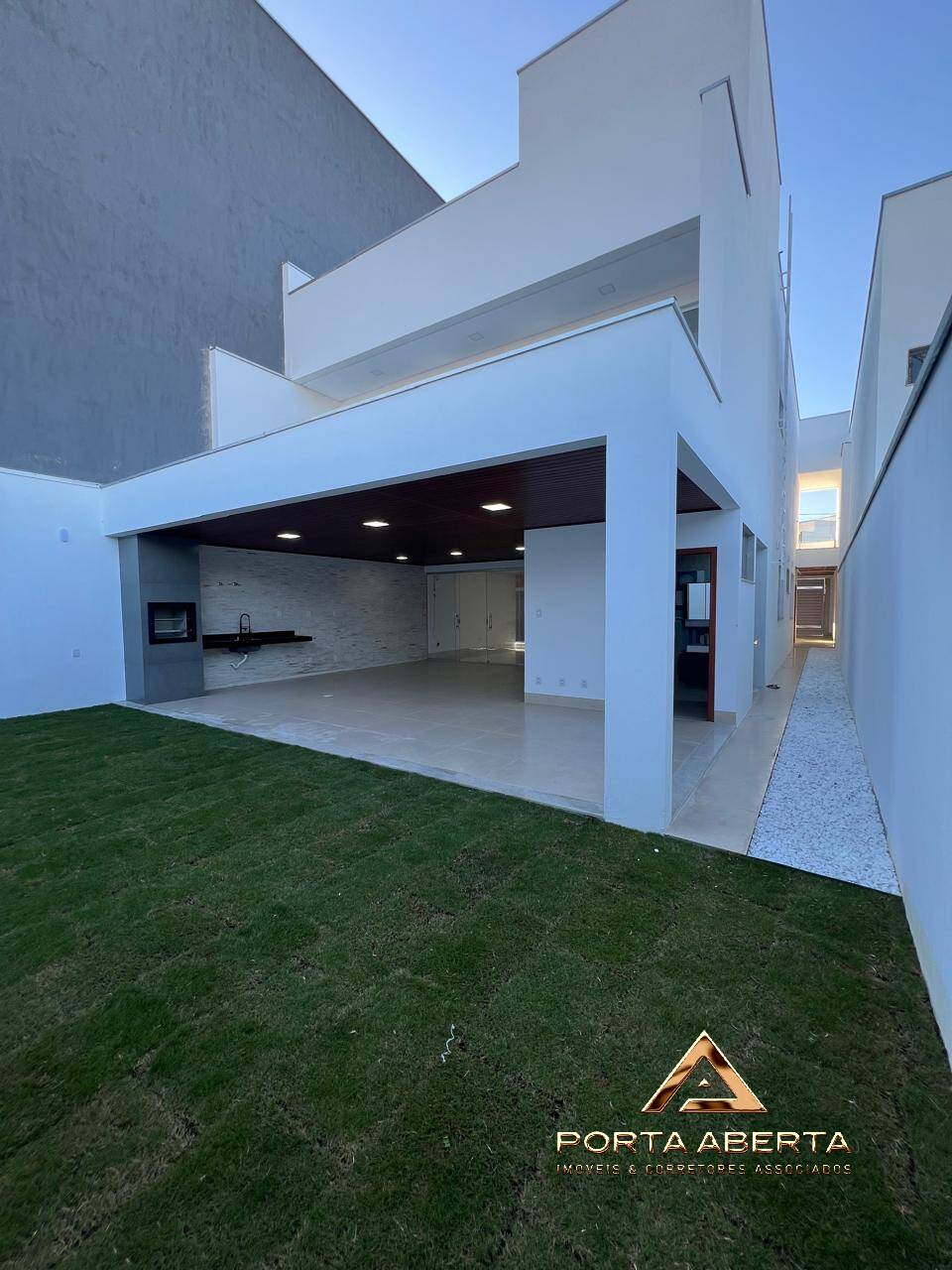 Casa à venda com 4 quartos, 305m² - Foto 19