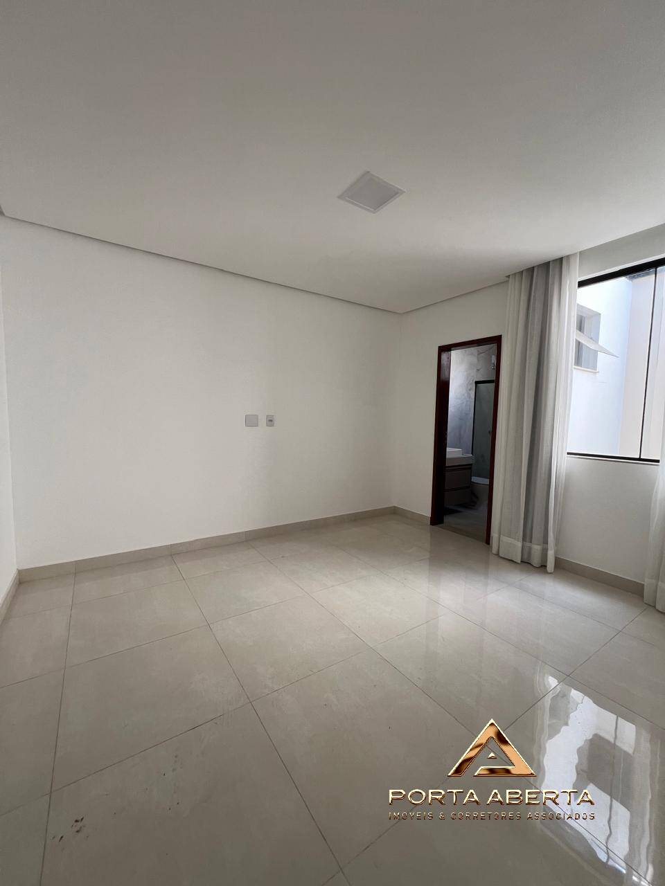 Casa à venda com 3 quartos, 90m² - Foto 14