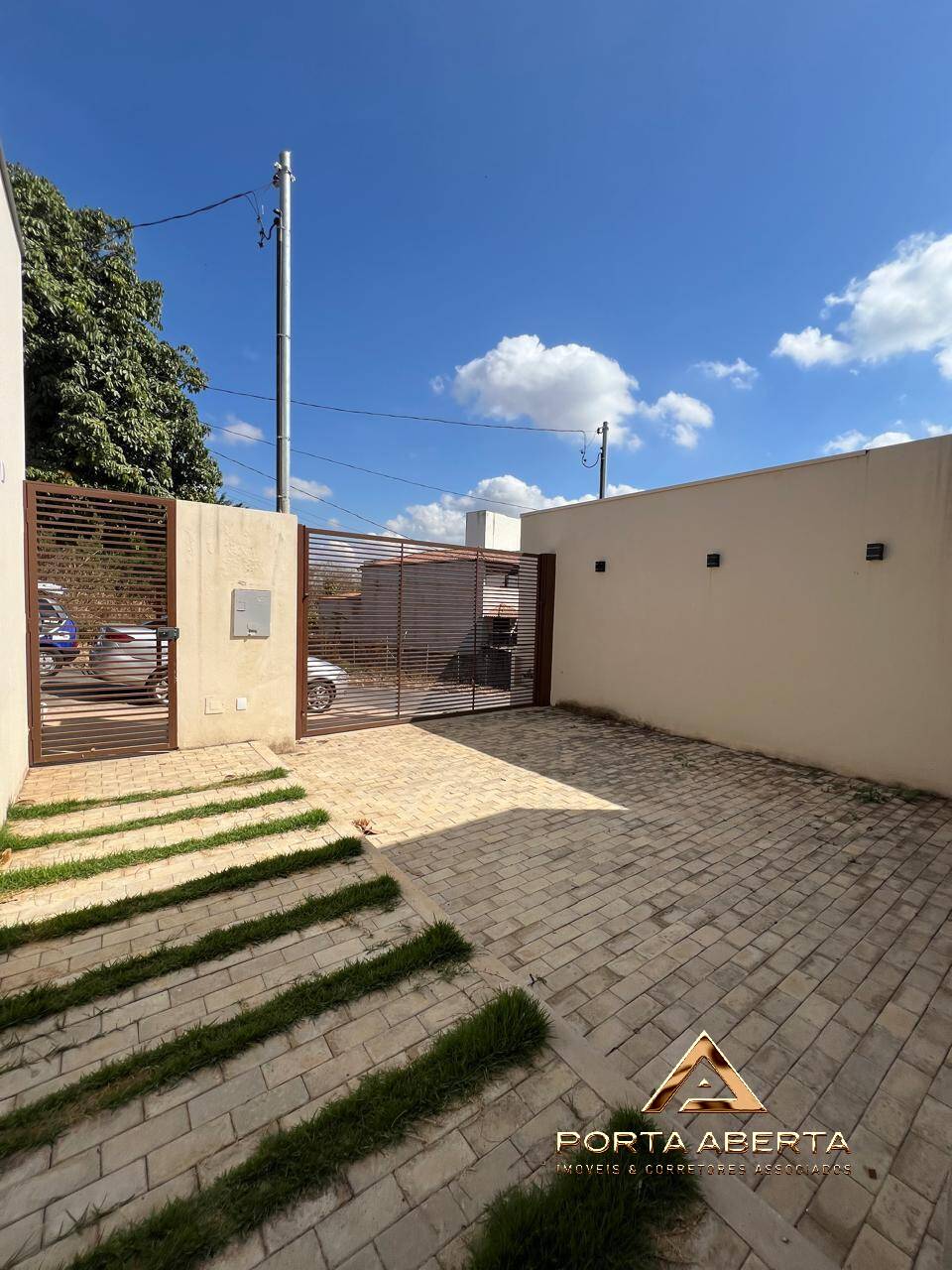 Casa à venda com 3 quartos, 90m² - Foto 2