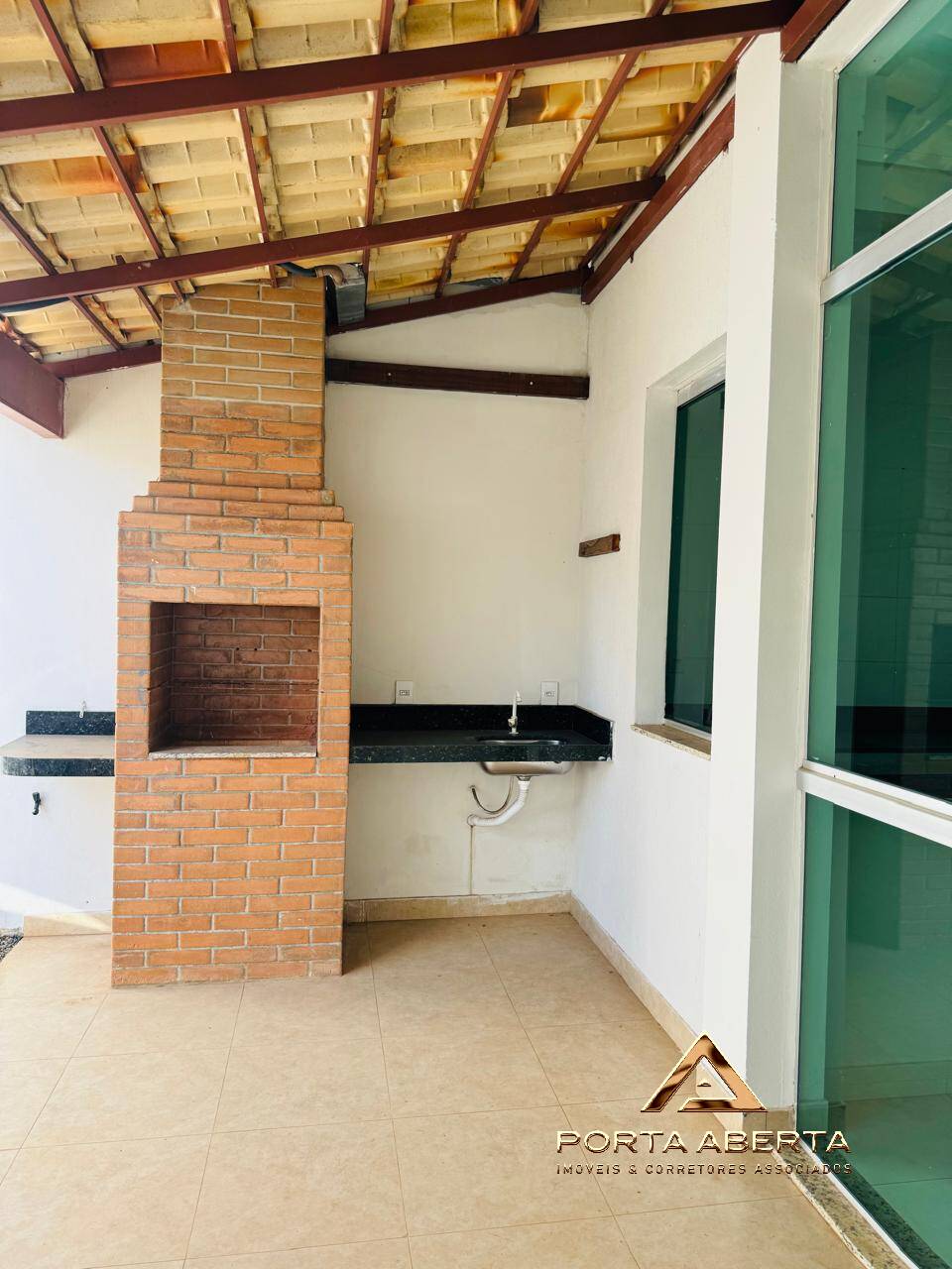 Casa à venda com 3 quartos, 90m² - Foto 3