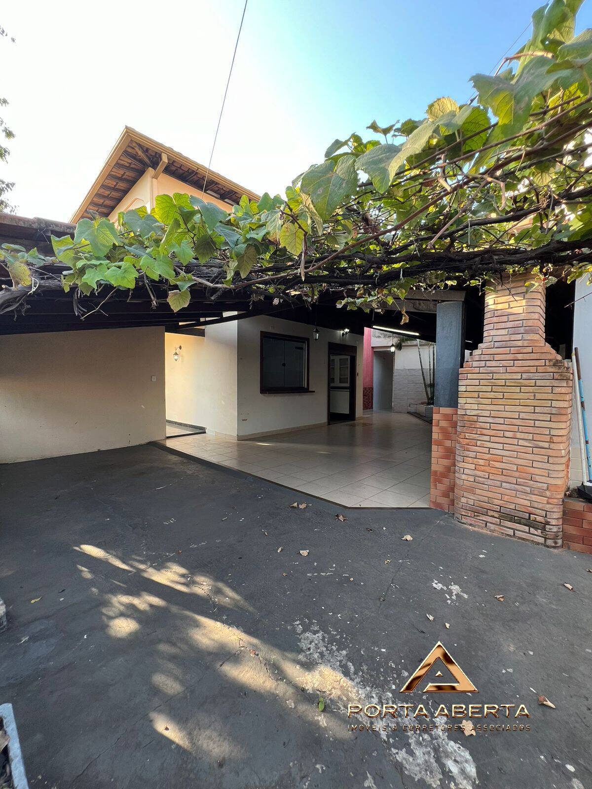 Casa à venda com 6 quartos, 192m² - Foto 3