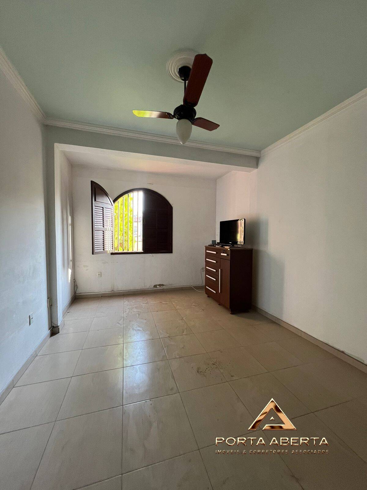 Casa à venda com 6 quartos, 192m² - Foto 14