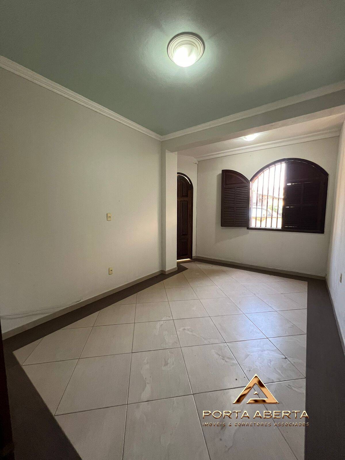 Casa à venda com 6 quartos, 192m² - Foto 17