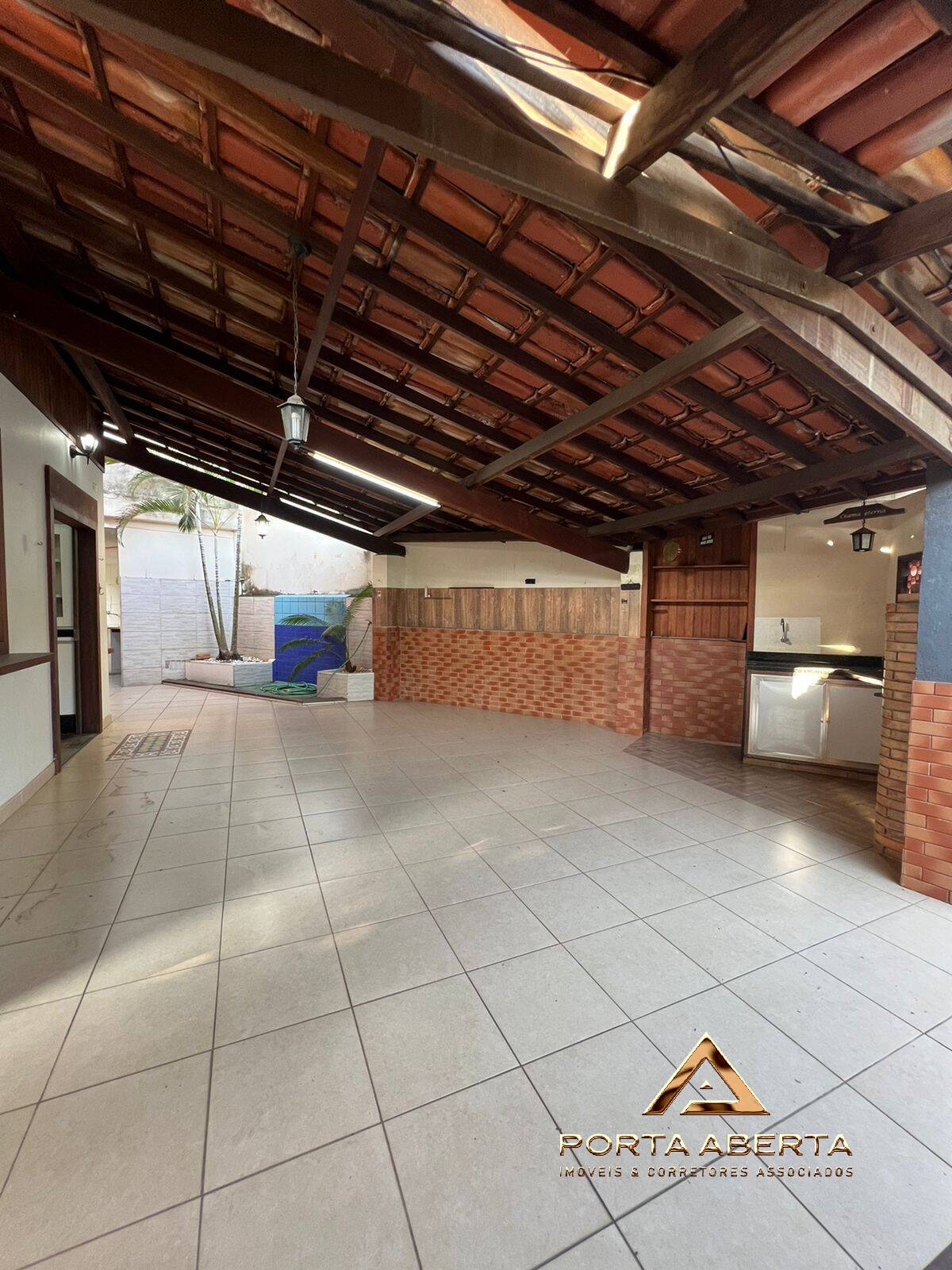 Casa à venda com 6 quartos, 192m² - Foto 27