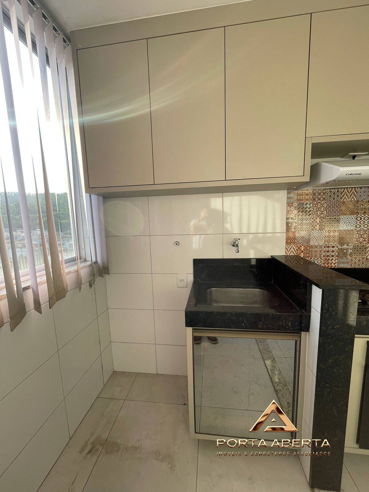 Apartamento à venda com 2 quartos, 70m² - Foto 3