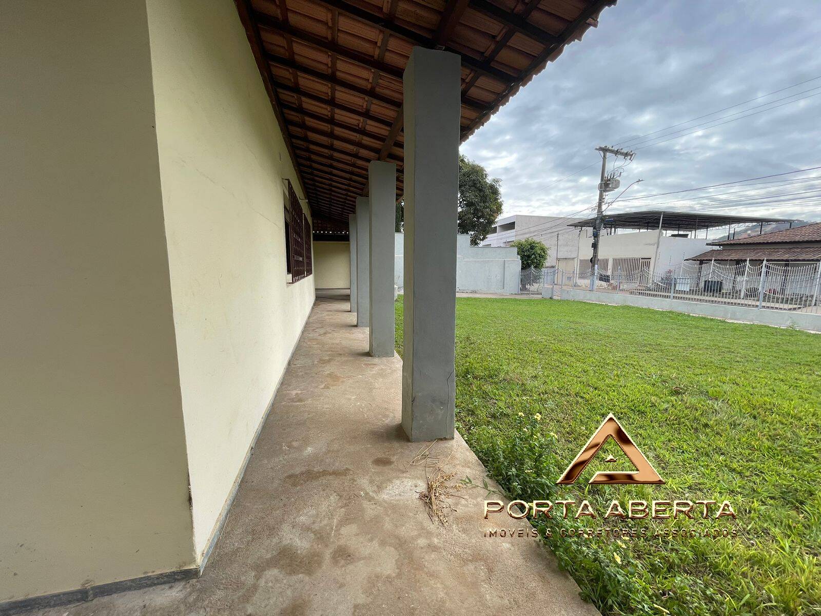 Casa à venda com 4 quartos, 400m² - Foto 4