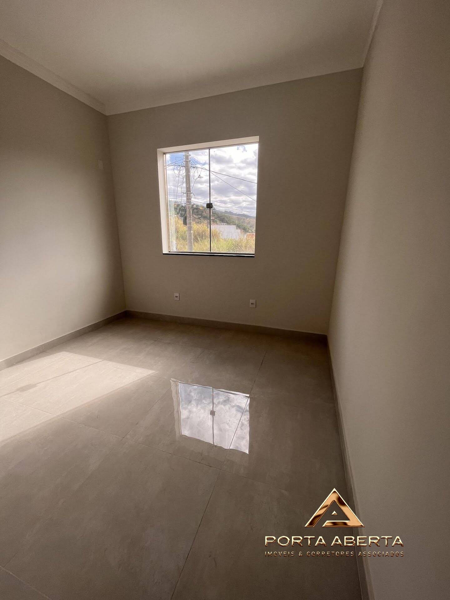 Casa à venda com 3 quartos, 100m² - Foto 5