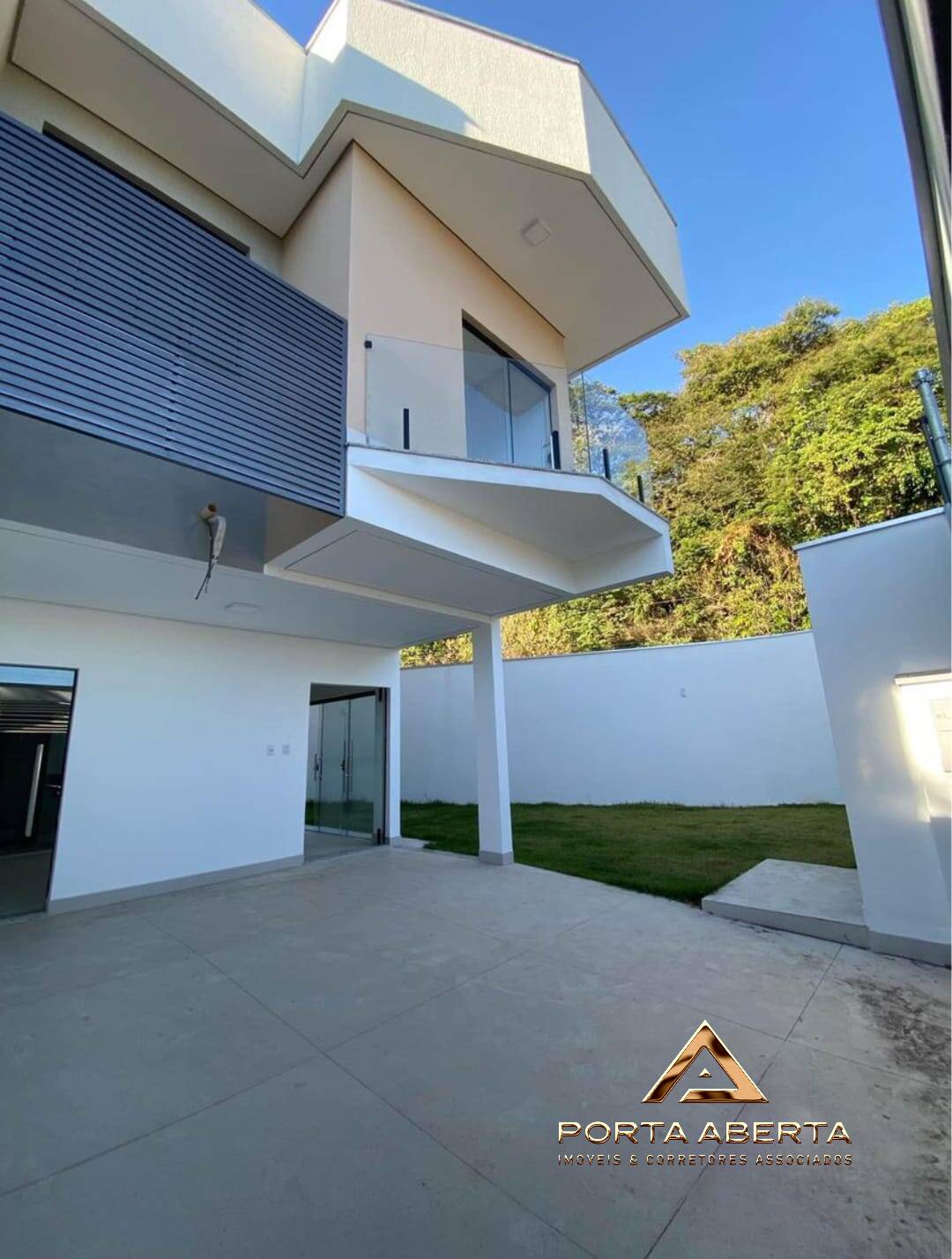 Casa à venda com 3 quartos, 200m² - Foto 1