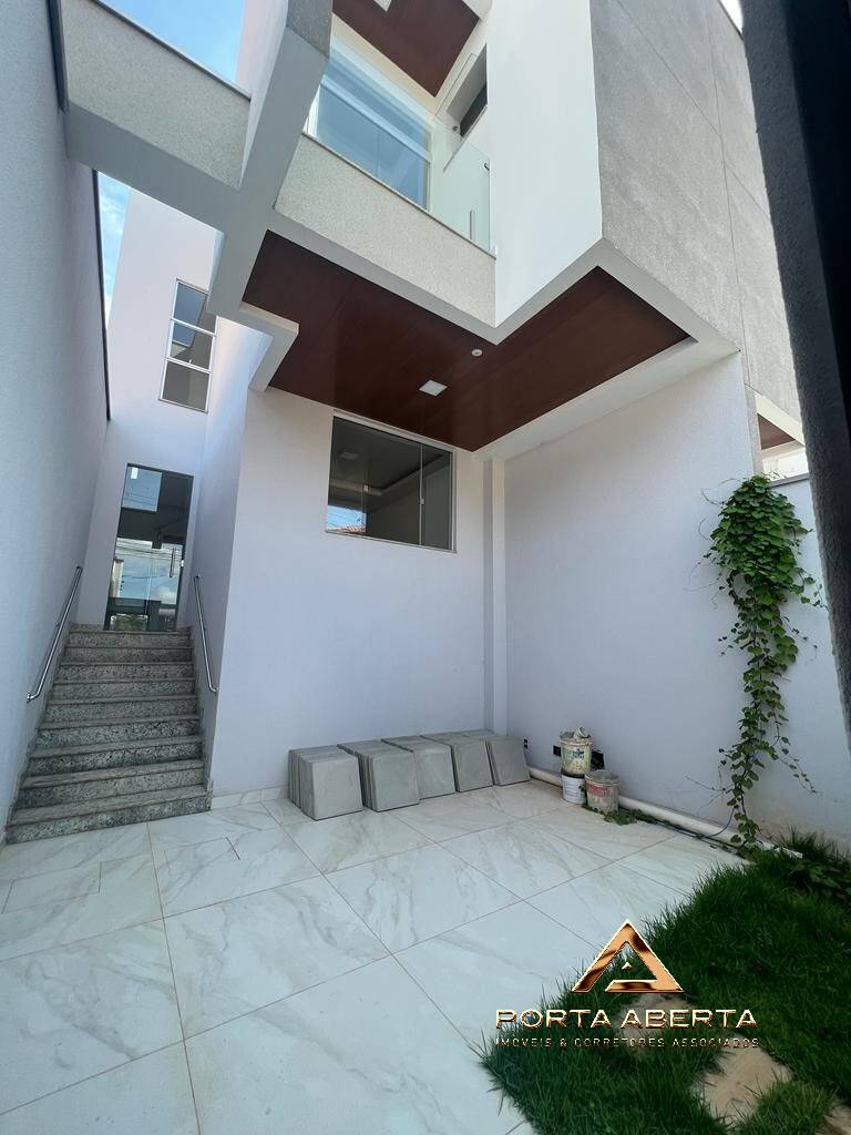 Casa à venda com 3 quartos, 86m² - Foto 2