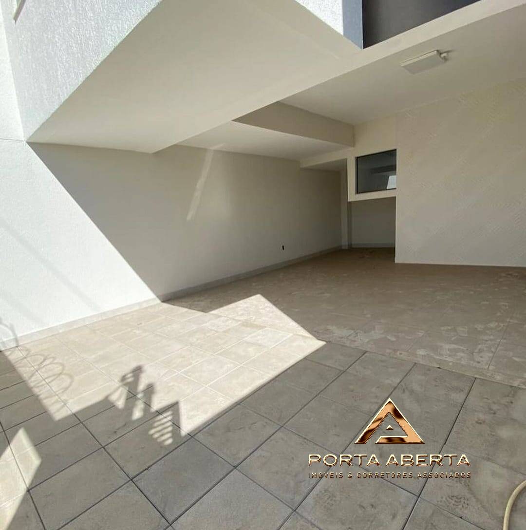 Casa à venda com 3 quartos, 160m² - Foto 2