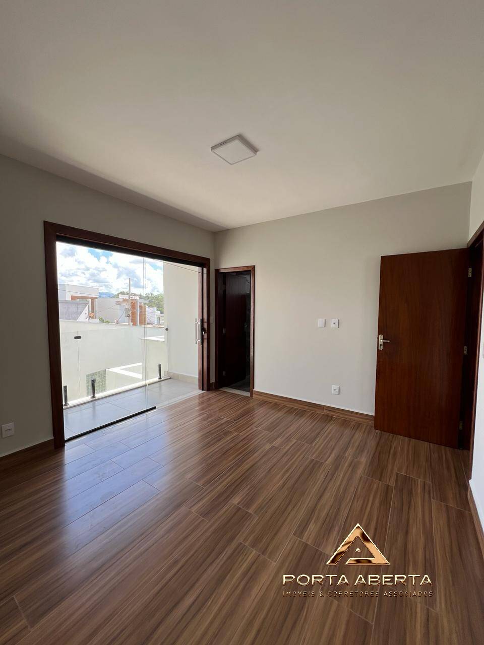 Casa à venda com 3 quartos, 180m² - Foto 14