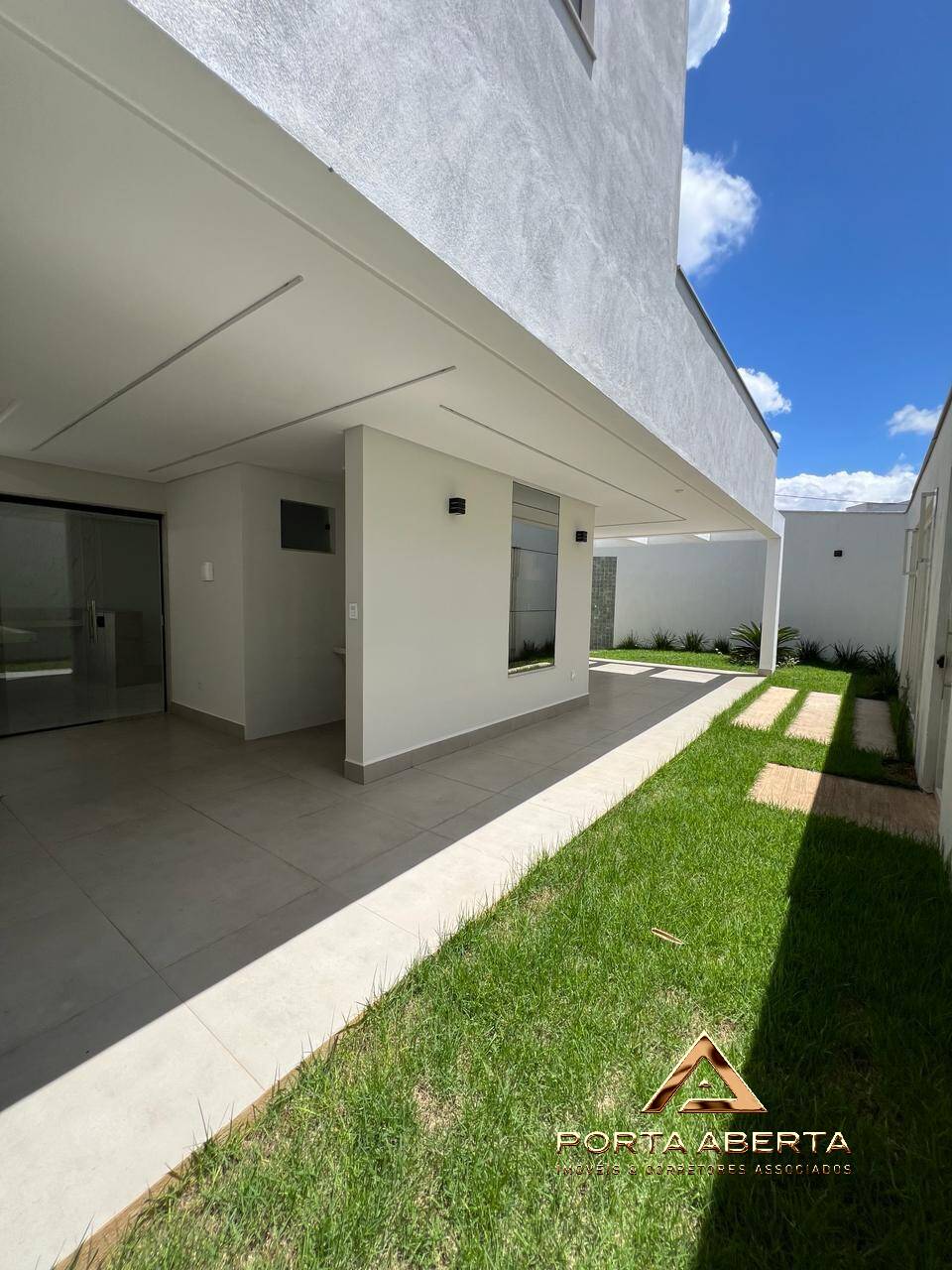 Casa à venda com 3 quartos, 180m² - Foto 2