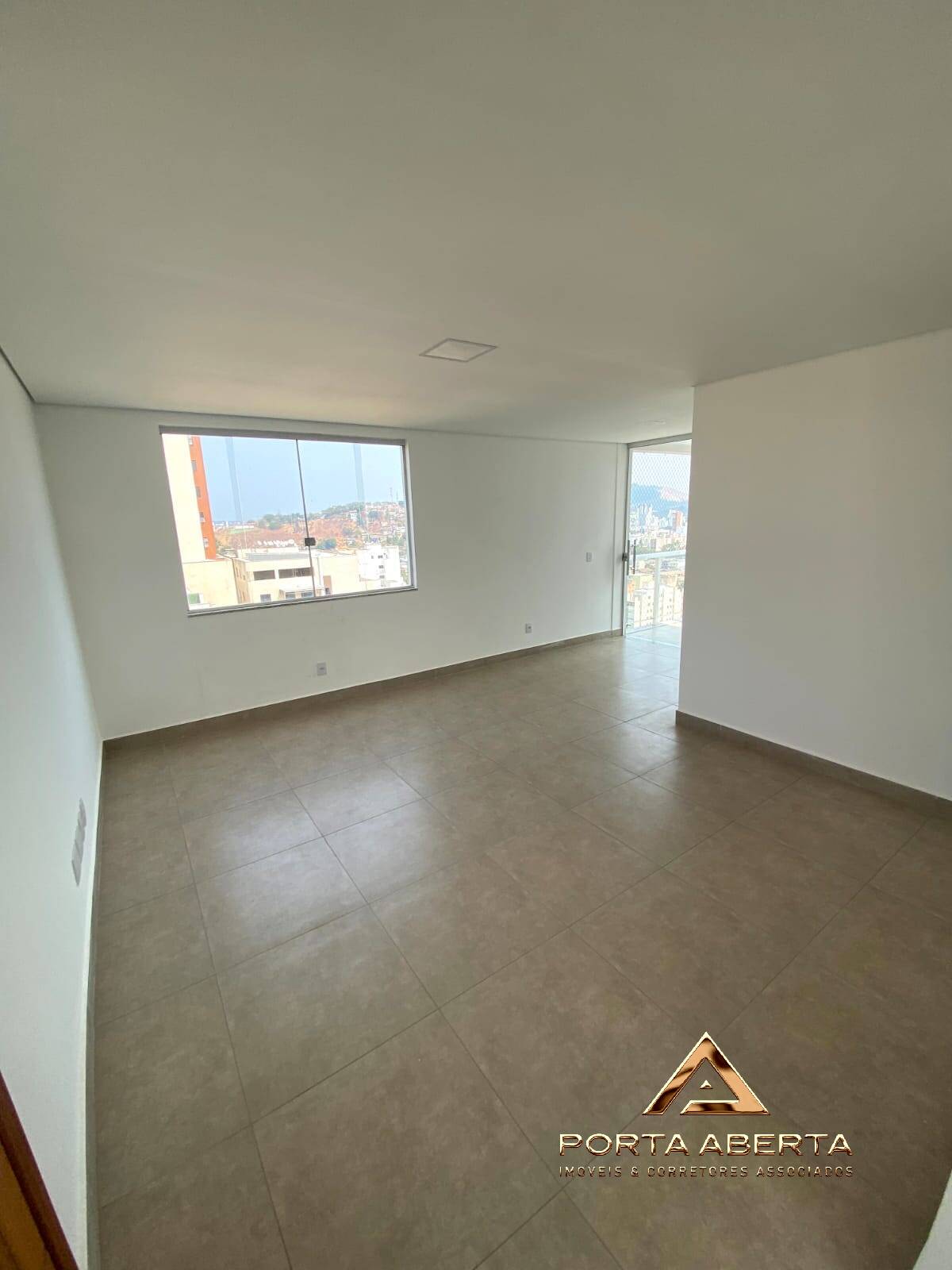 Apartamento à venda com 2 quartos, 80m² - Foto 2