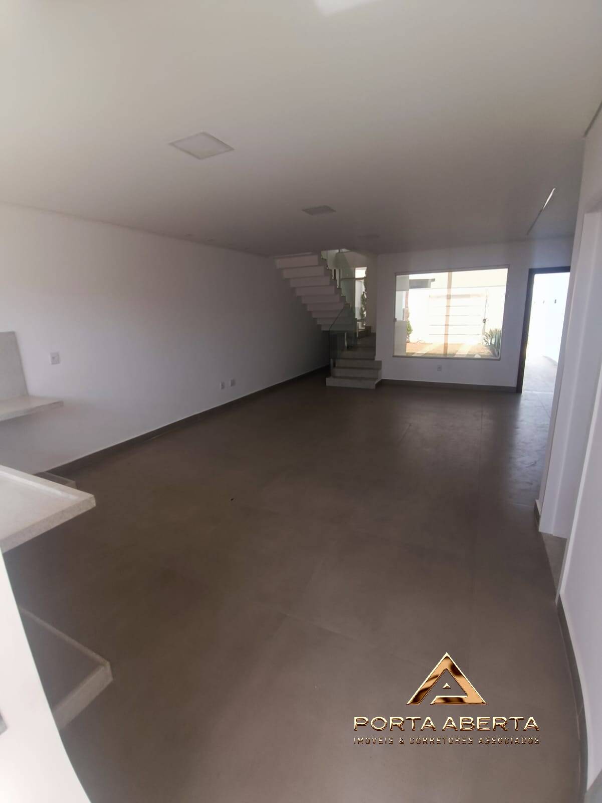 Casa à venda com 3 quartos, 115m² - Foto 2