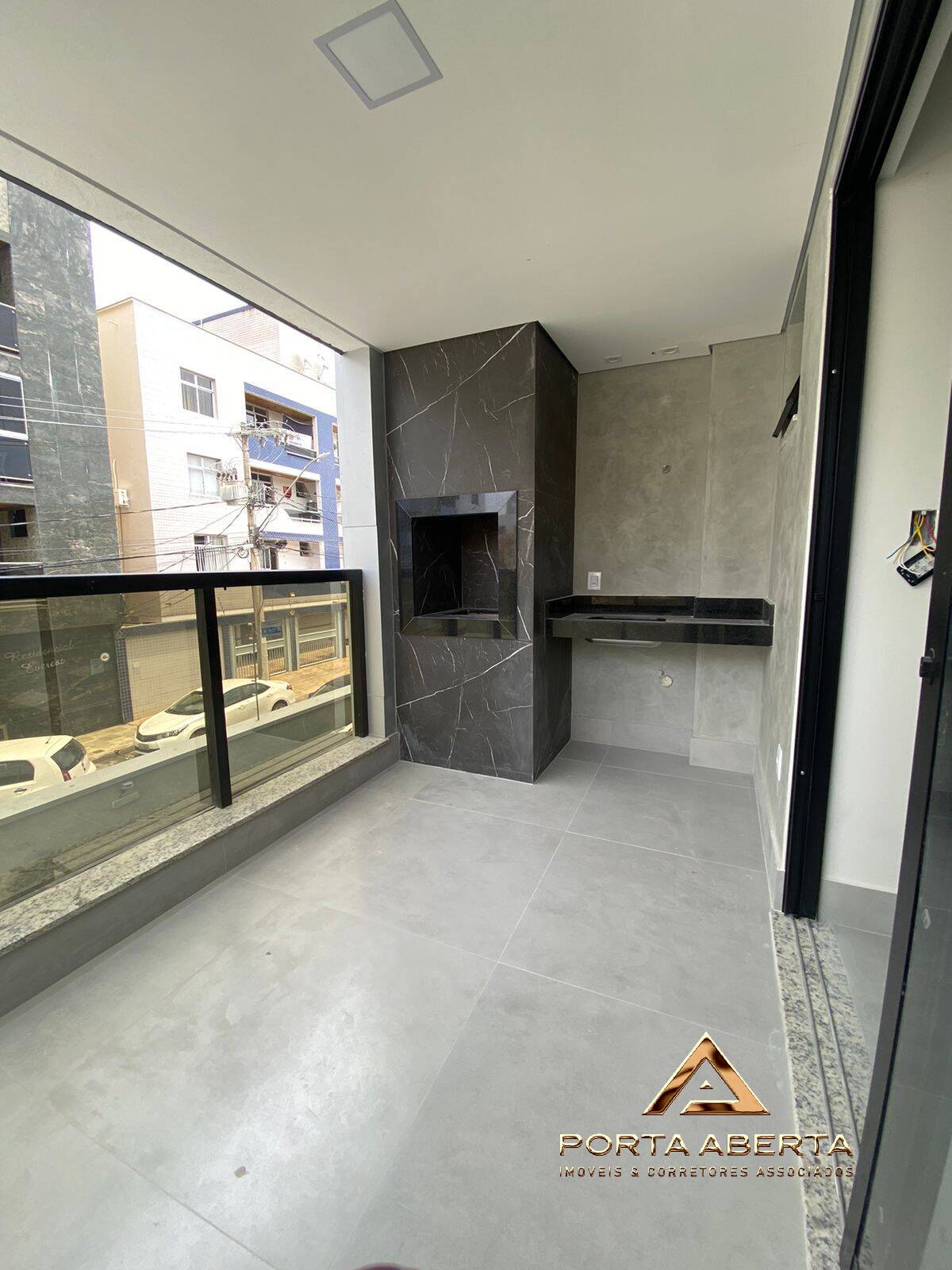 Apartamento à venda com 3 quartos, 105m² - Foto 2