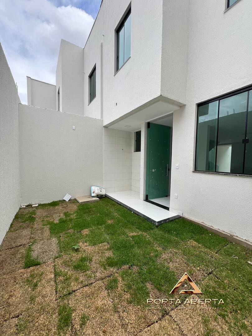 Casa à venda com 3 quartos, 120m² - Foto 1