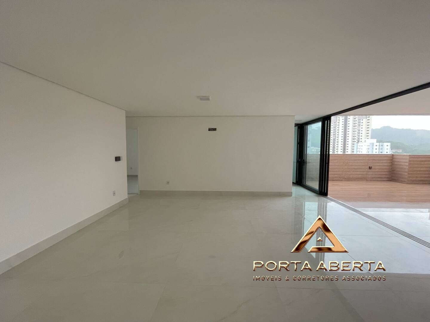 Apartamento à venda com 3 quartos, 181m² - Foto 7