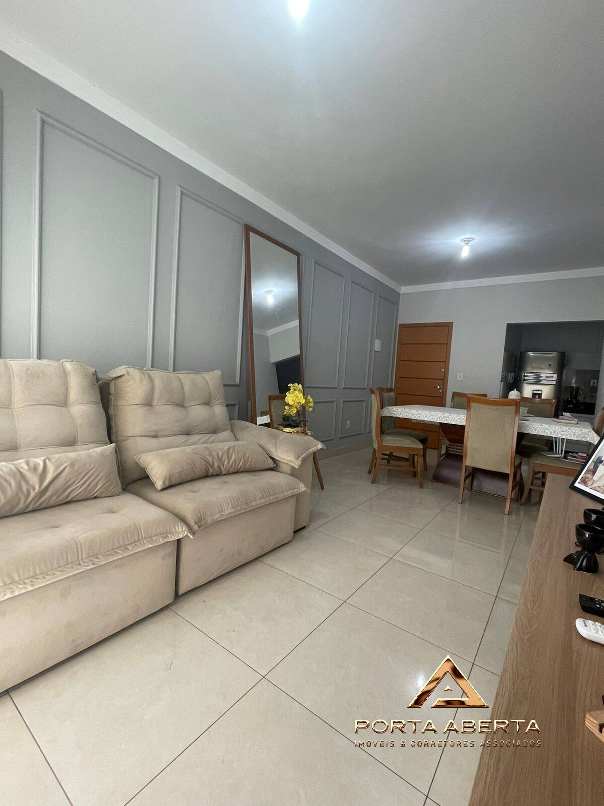 Apartamento à venda com 2 quartos, 70m² - Foto 2