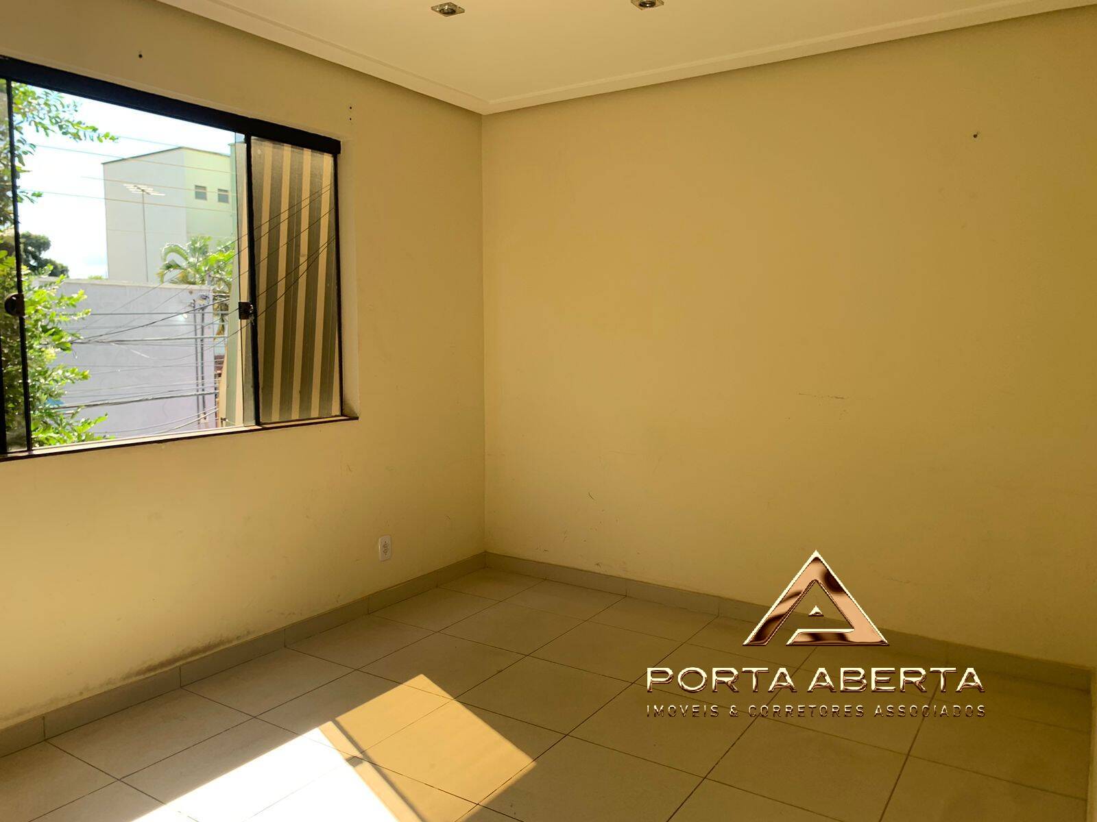 Apartamento à venda com 2 quartos, 70m² - Foto 4