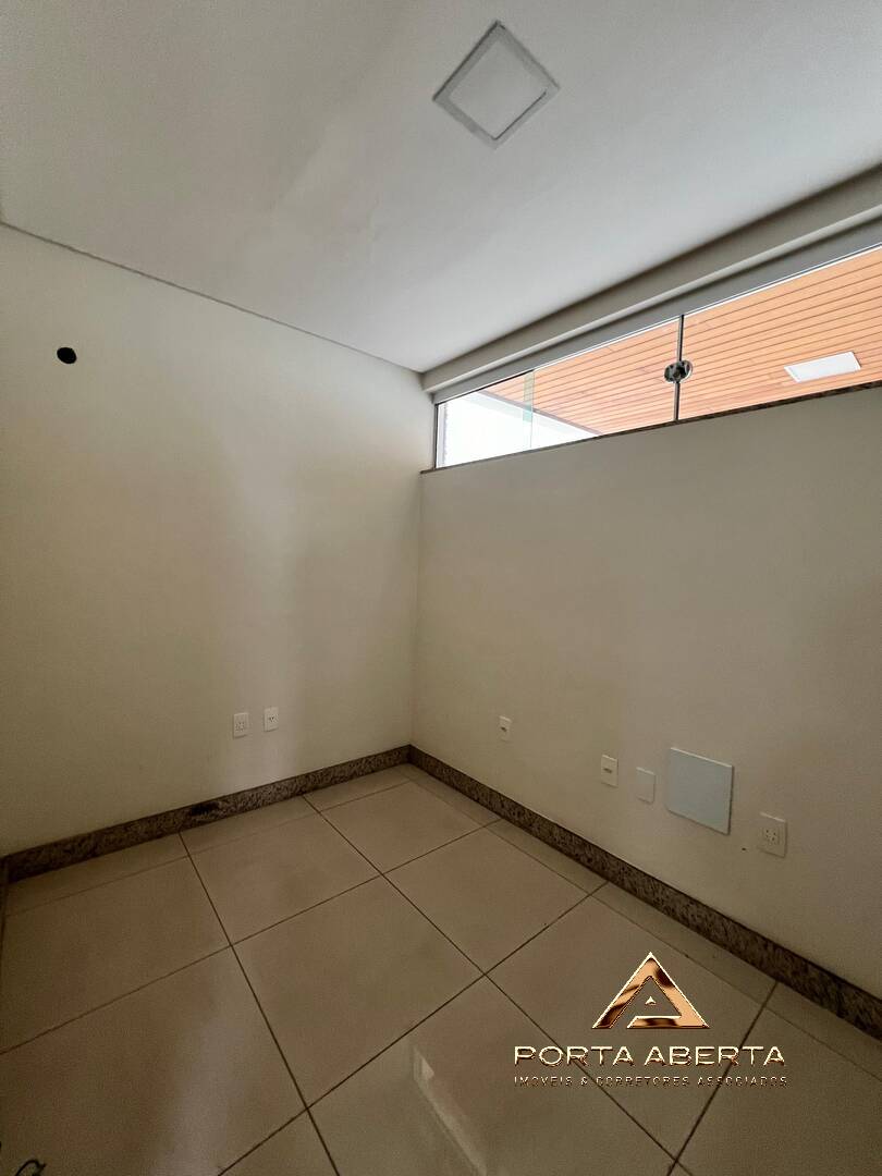 Casa à venda com 3 quartos, 240m² - Foto 2