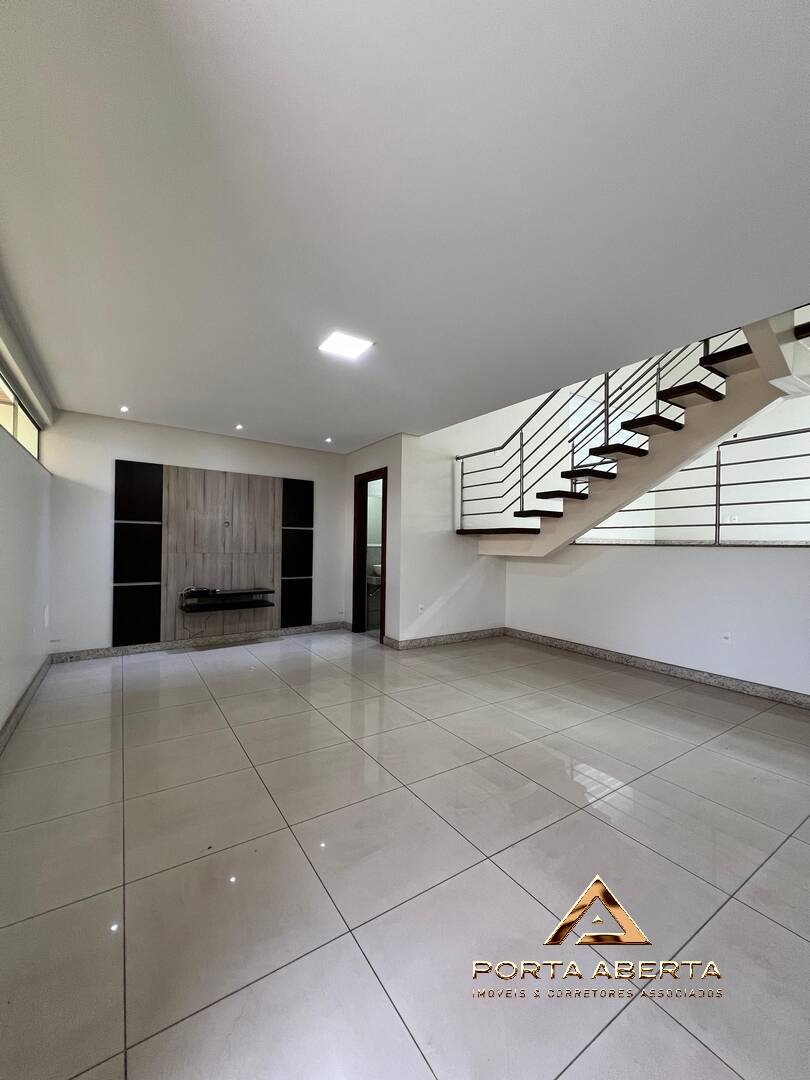 Casa à venda com 3 quartos, 240m² - Foto 5