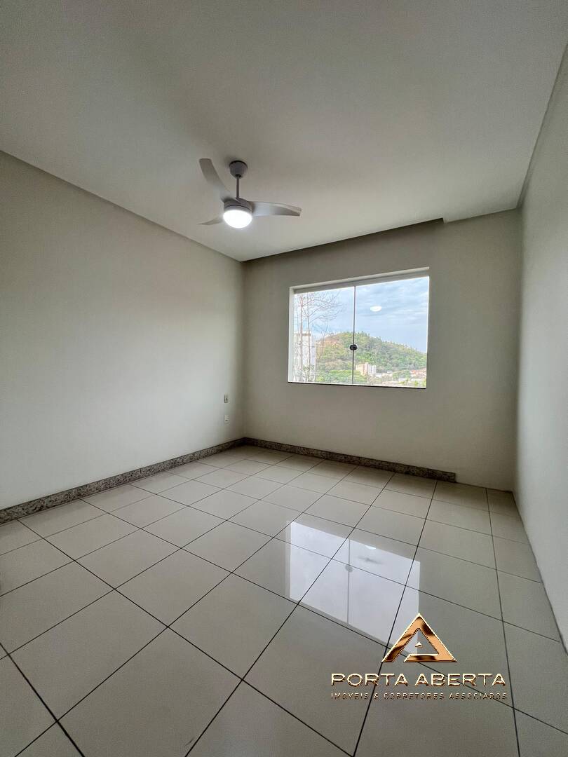 Casa à venda com 3 quartos, 240m² - Foto 11