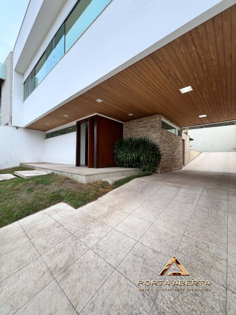 Casa à venda com 3 quartos, 240m² - Foto 1