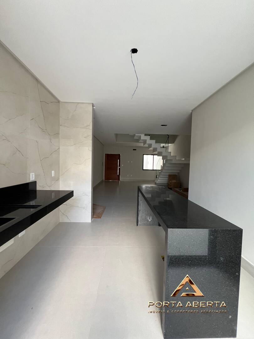 Casa à venda com 3 quartos, 180m² - Foto 8