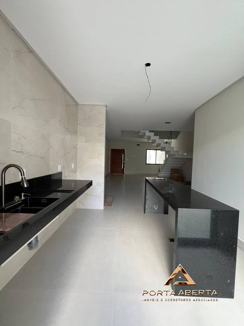 Casa à venda com 3 quartos, 180m² - Foto 10