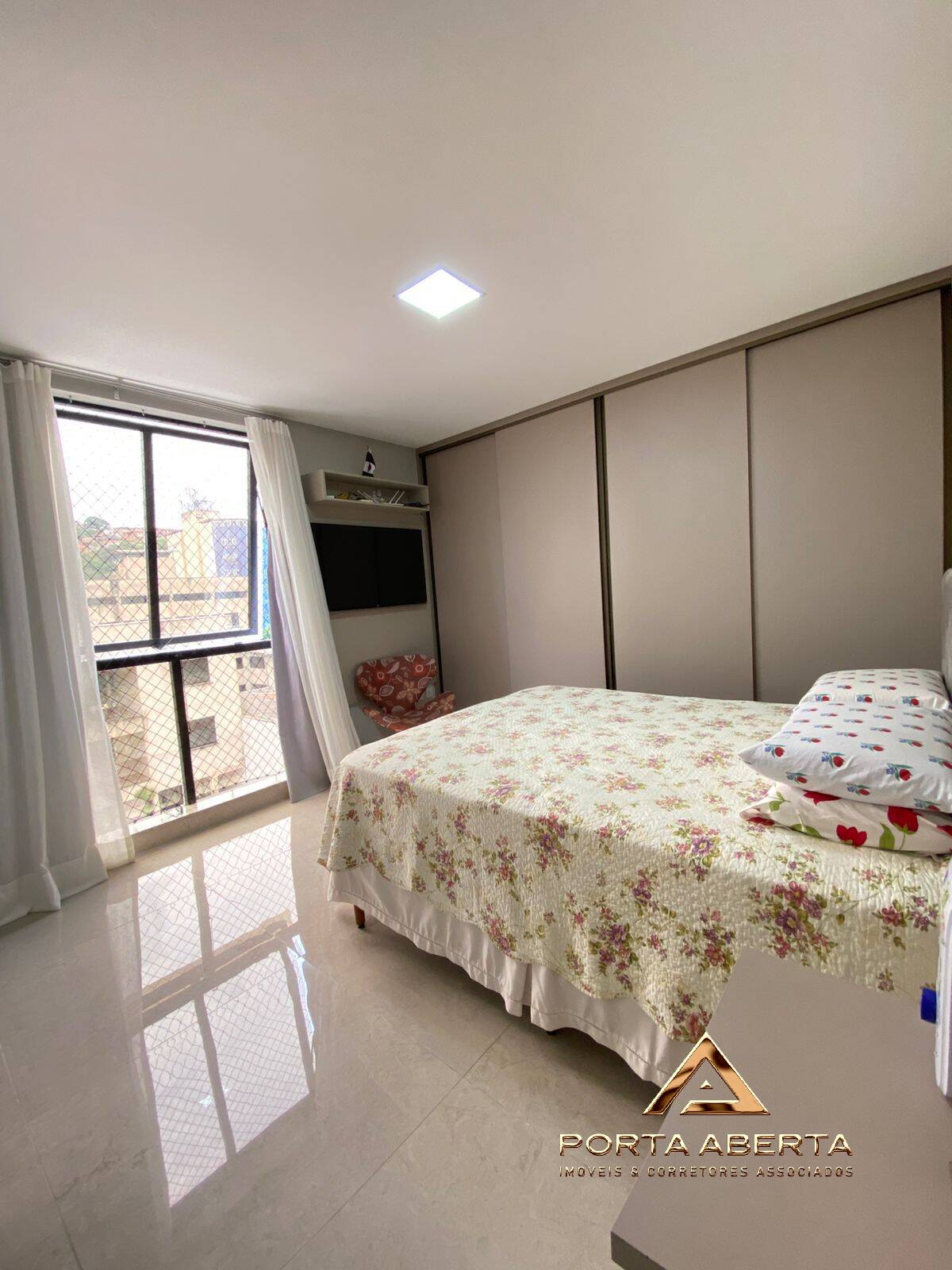 Apartamento à venda com 3 quartos, 220m² - Foto 3