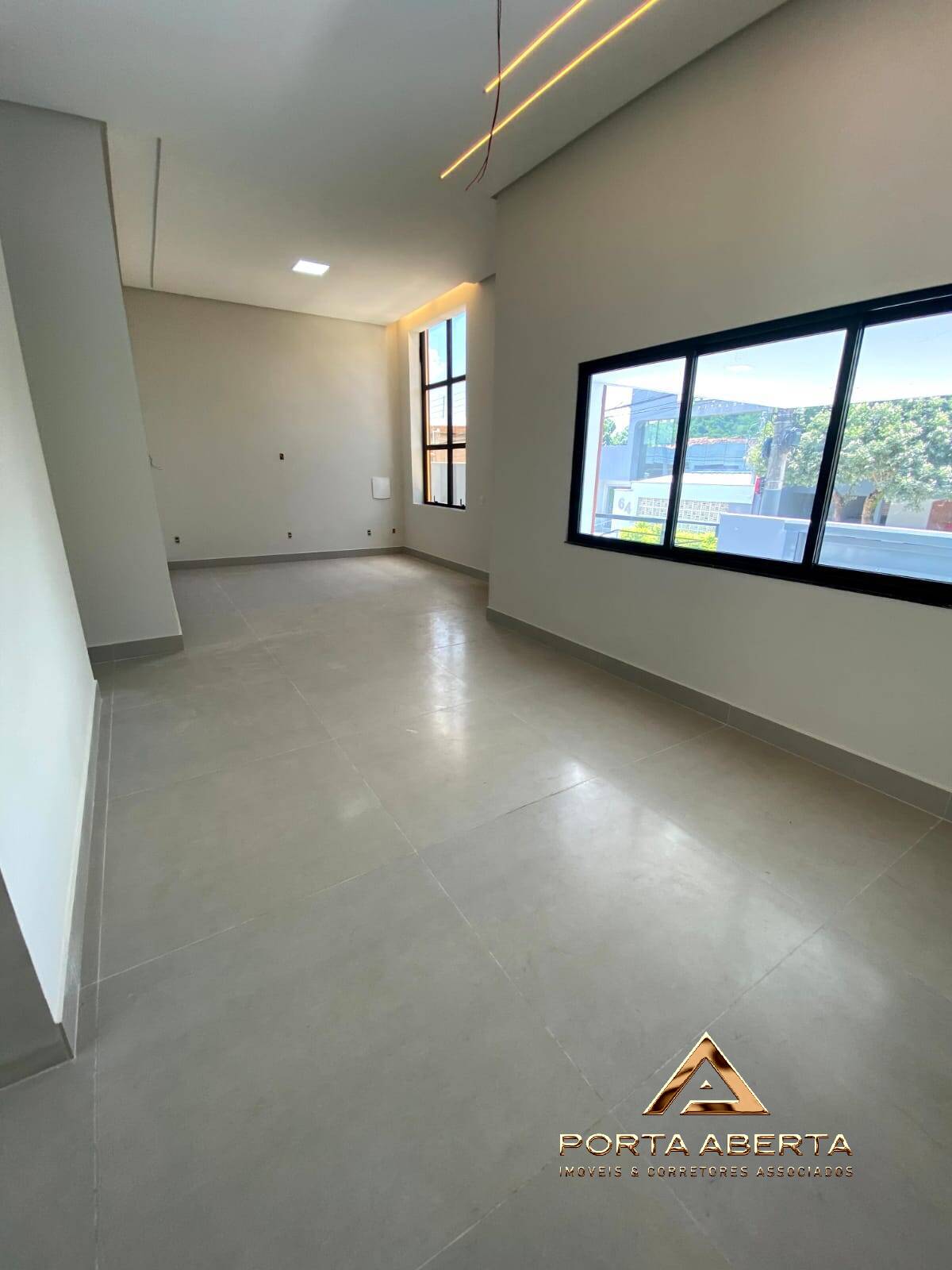 Casa à venda com 3 quartos, 300m² - Foto 3