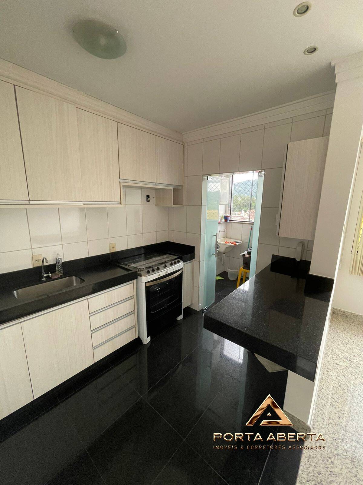 Apartamento à venda com 2 quartos, 73m² - Foto 2