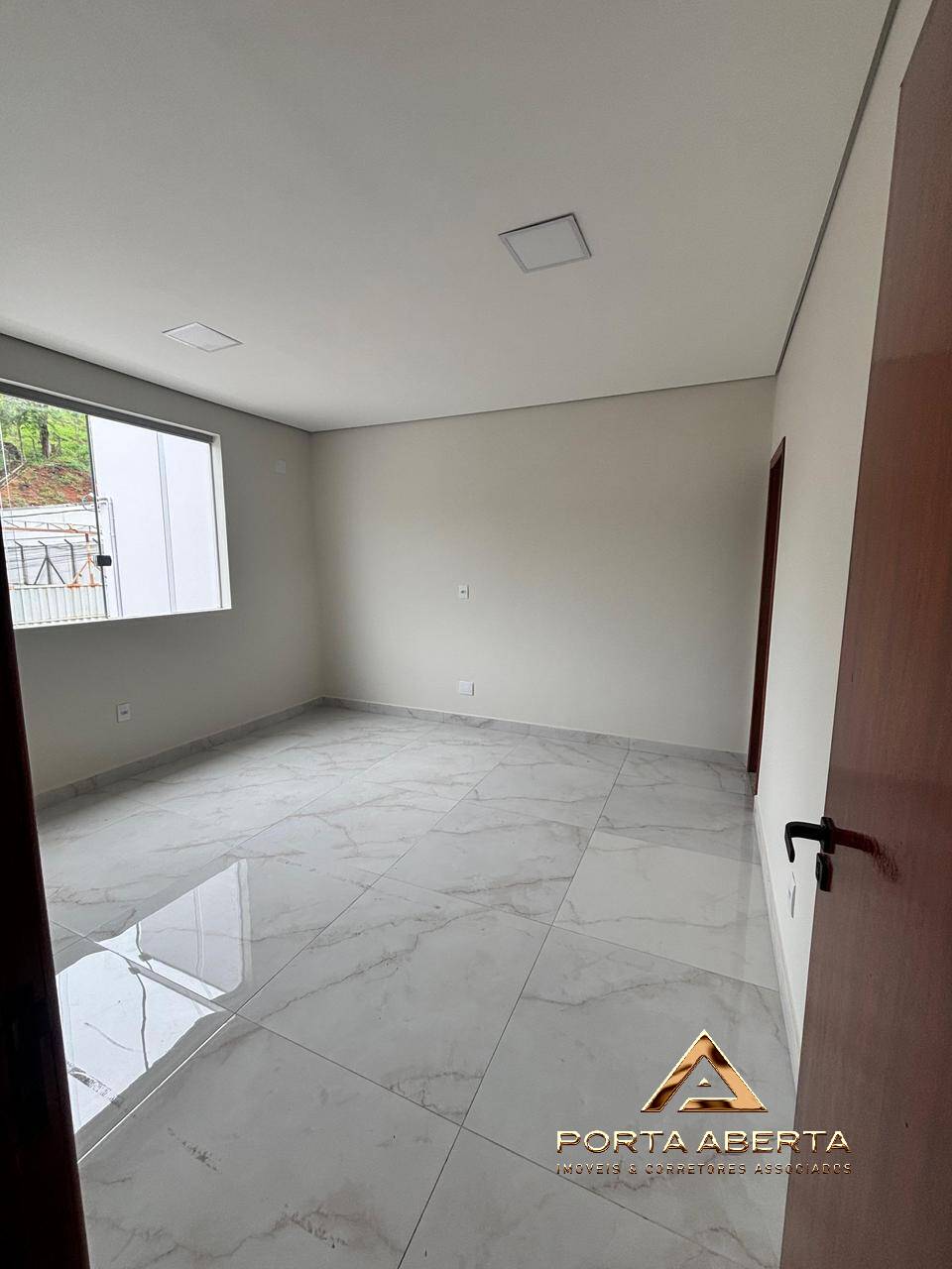 Casa à venda com 3 quartos, 120m² - Foto 9