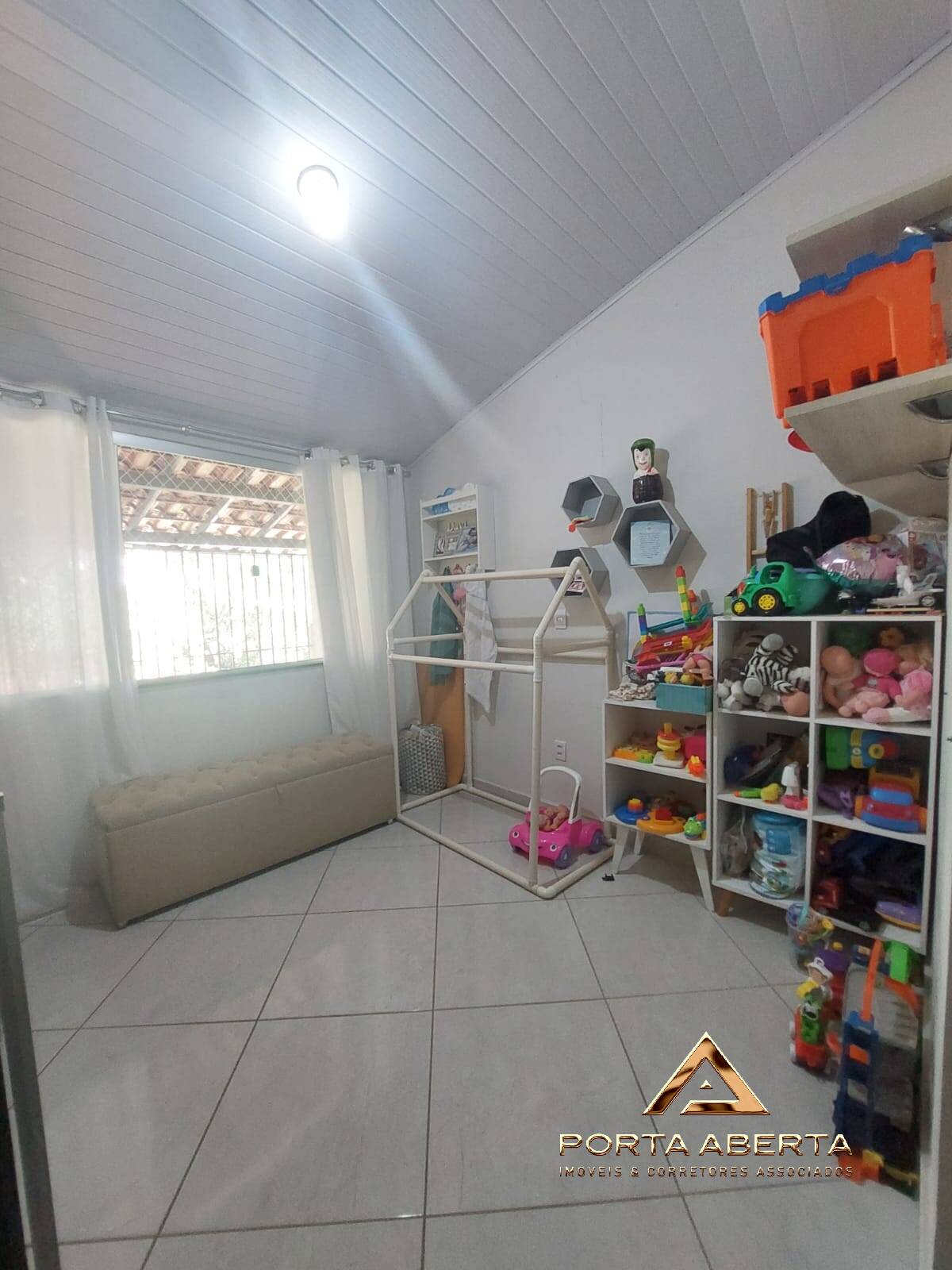 Casa à venda com 3 quartos, 75m² - Foto 12