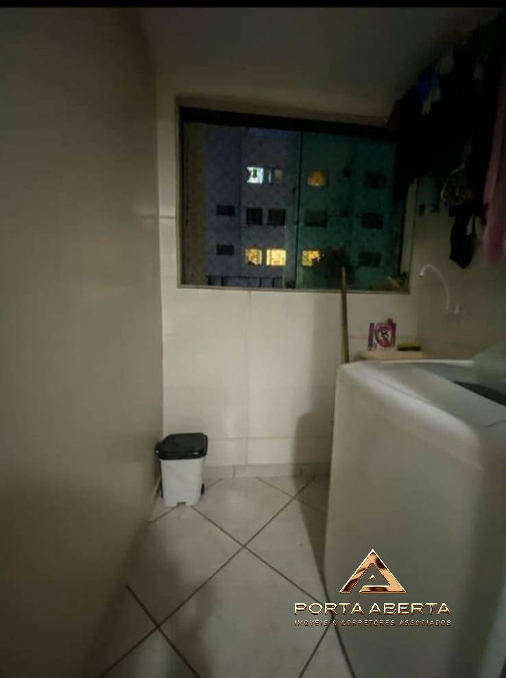 Apartamento à venda com 2 quartos, 70m² - Foto 1