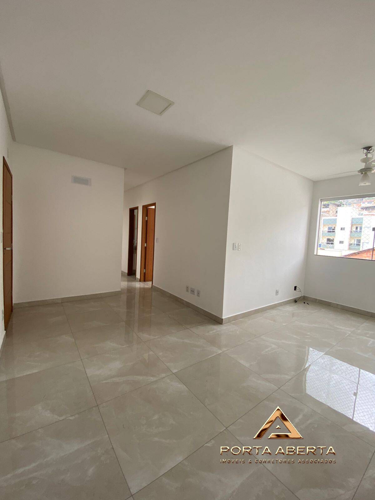 Apartamento à venda com 3 quartos, 95m² - Foto 1