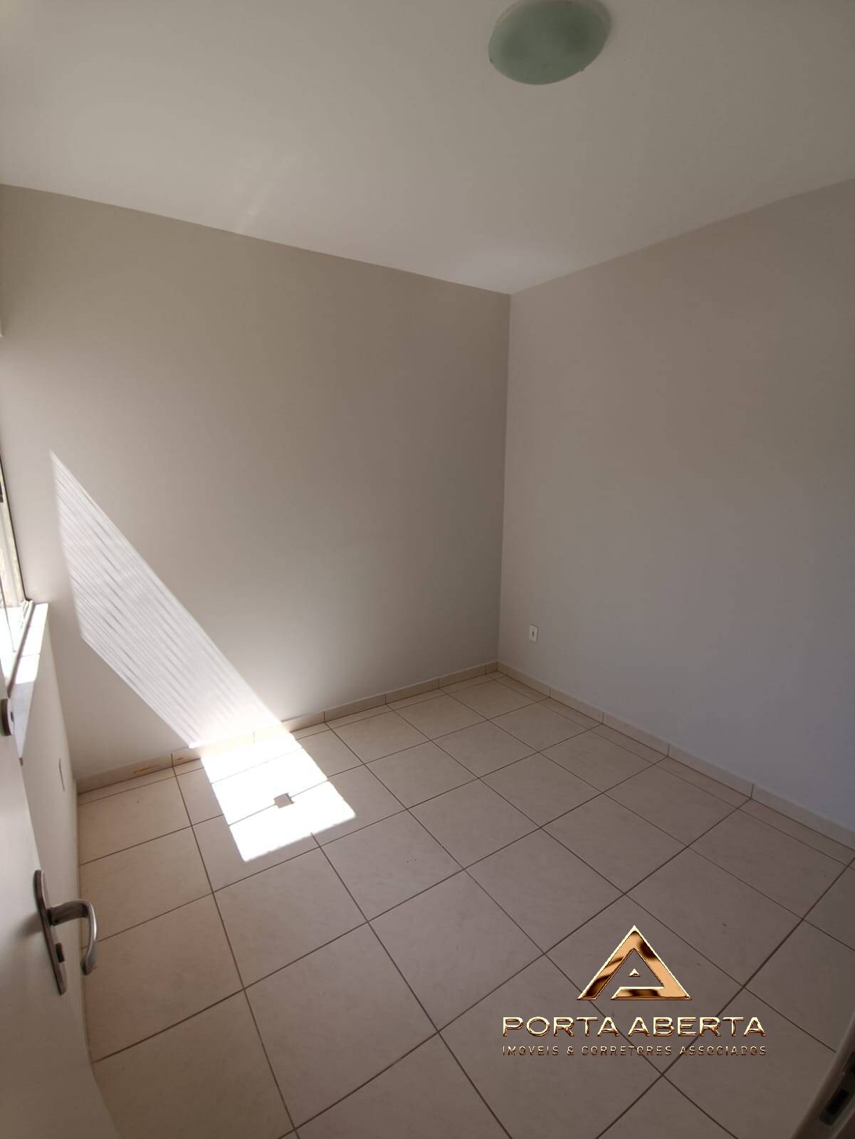 Apartamento à venda com 2 quartos, 65m² - Foto 3