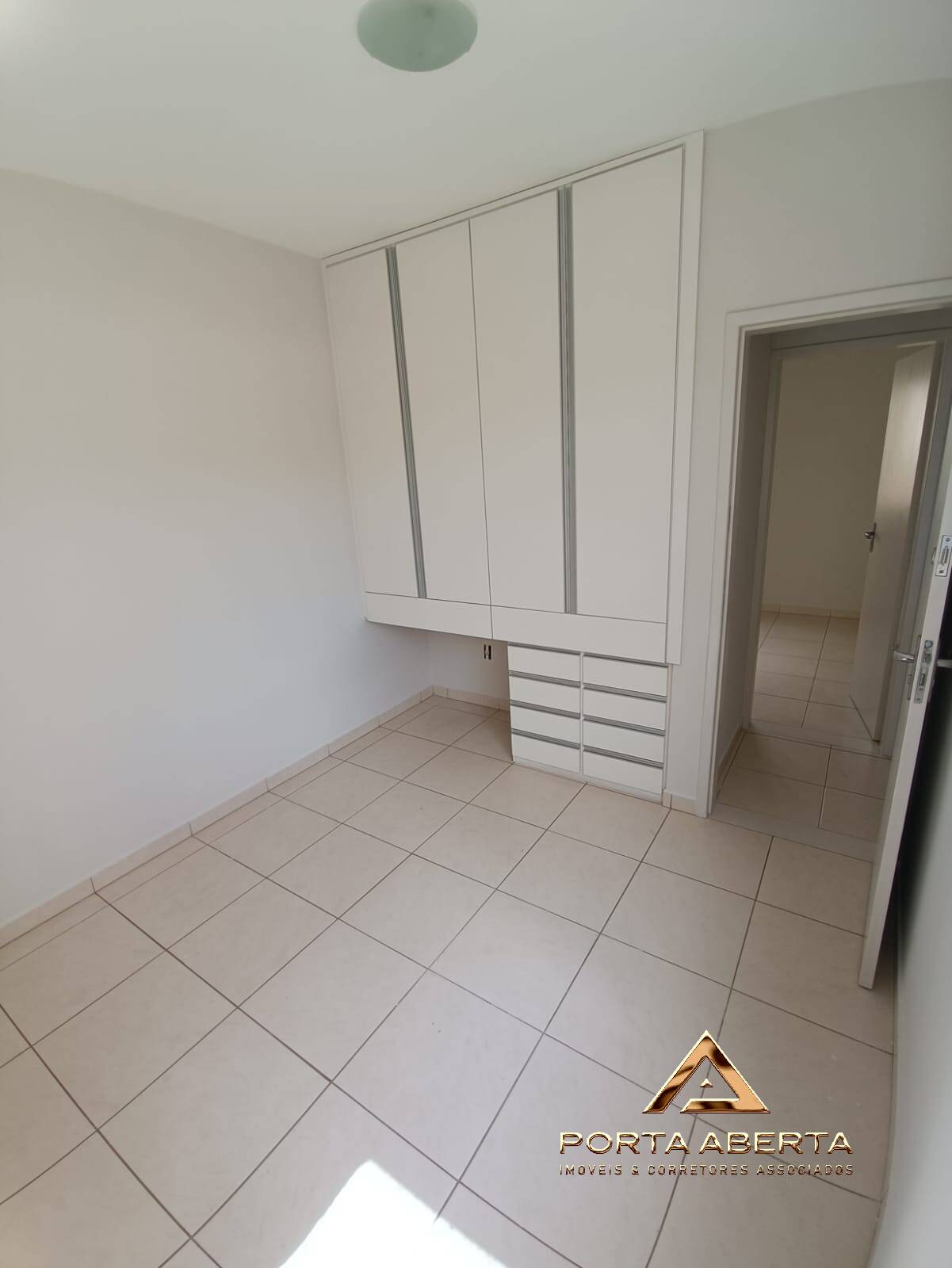 Apartamento à venda com 2 quartos, 65m² - Foto 4