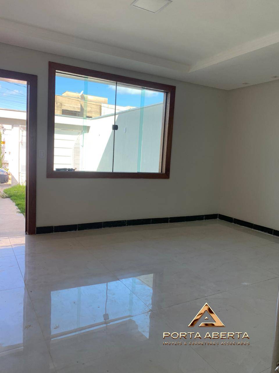 Casa à venda com 3 quartos, 130m² - Foto 1